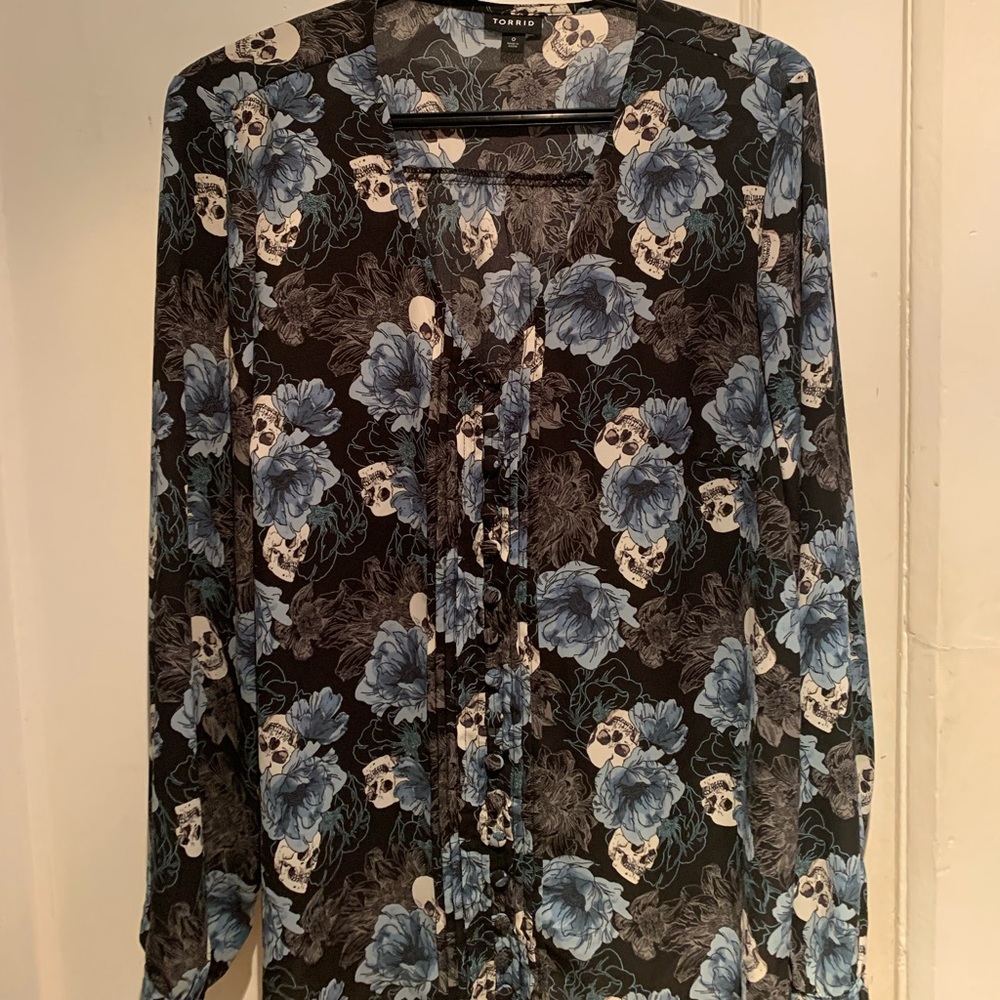 Torrid - pintuck blouse, Georgette floral skull pattern. Size 0